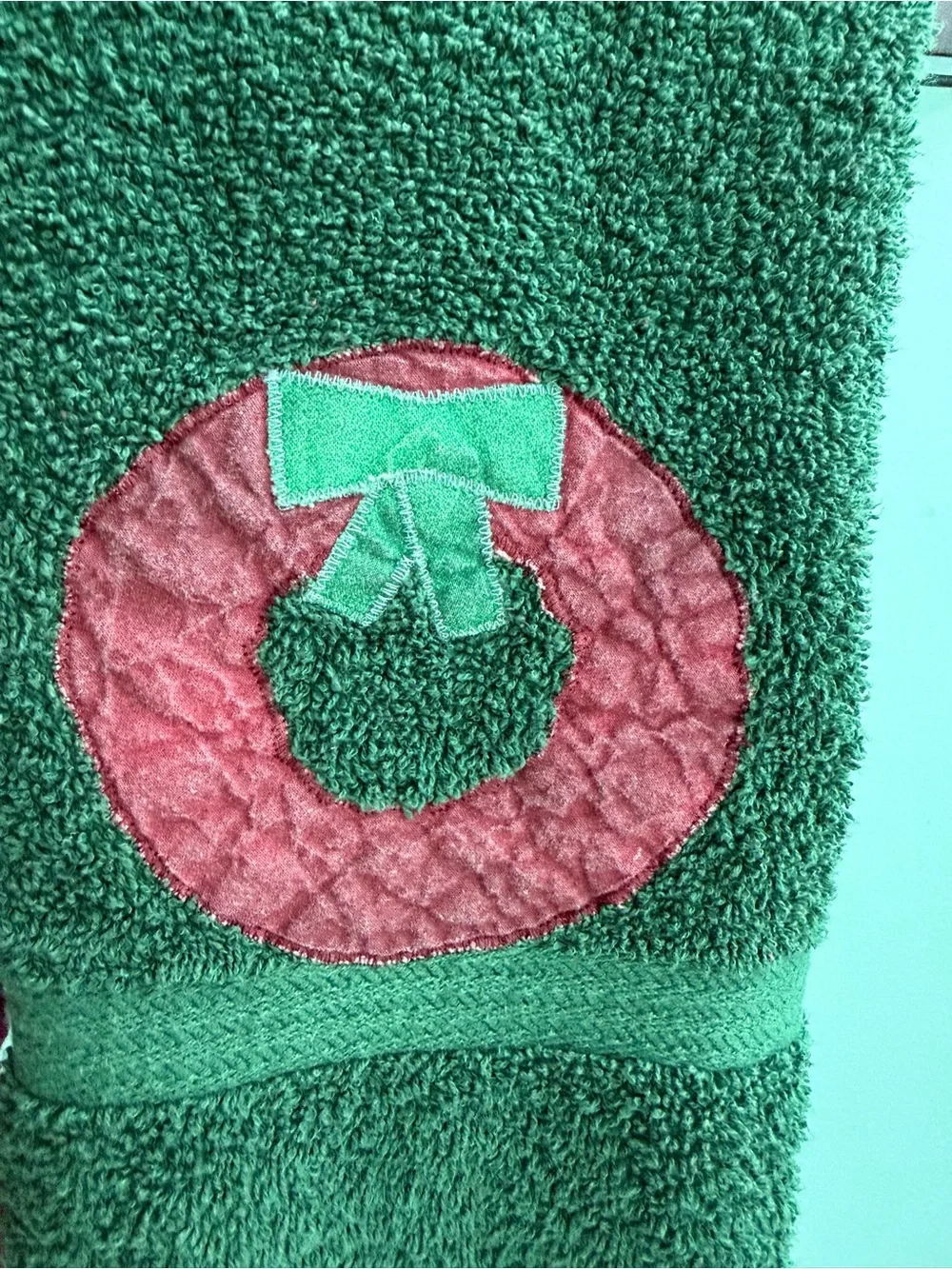 Christmas Holiday Wreath Embroidered Plush Bath Hand Towels - Red & Green
